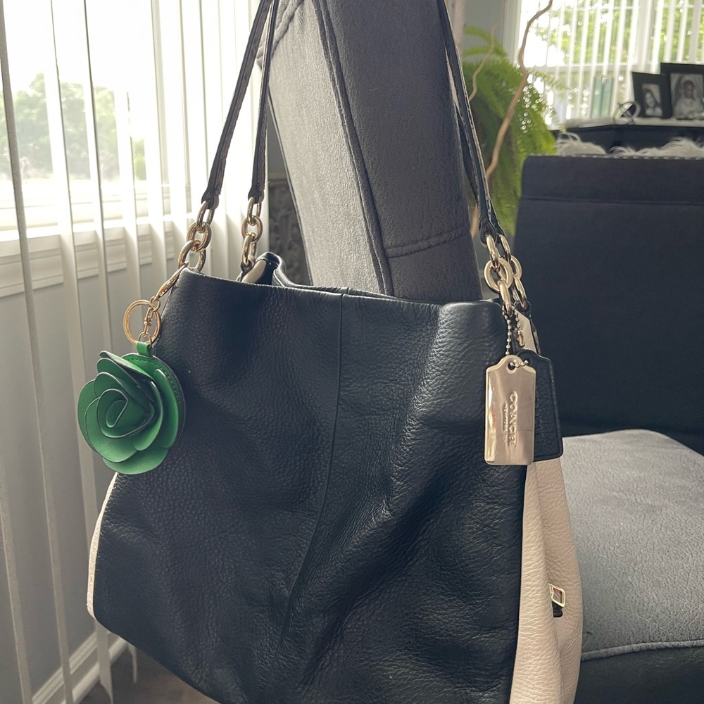 Coach Black and Cream Pebbled Leather Shoulder Bag - Picture 1 of 12